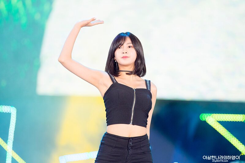 170915 Apink Hayoung documents 17