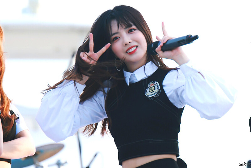 180602 Weki Meki Suyeon documents 1