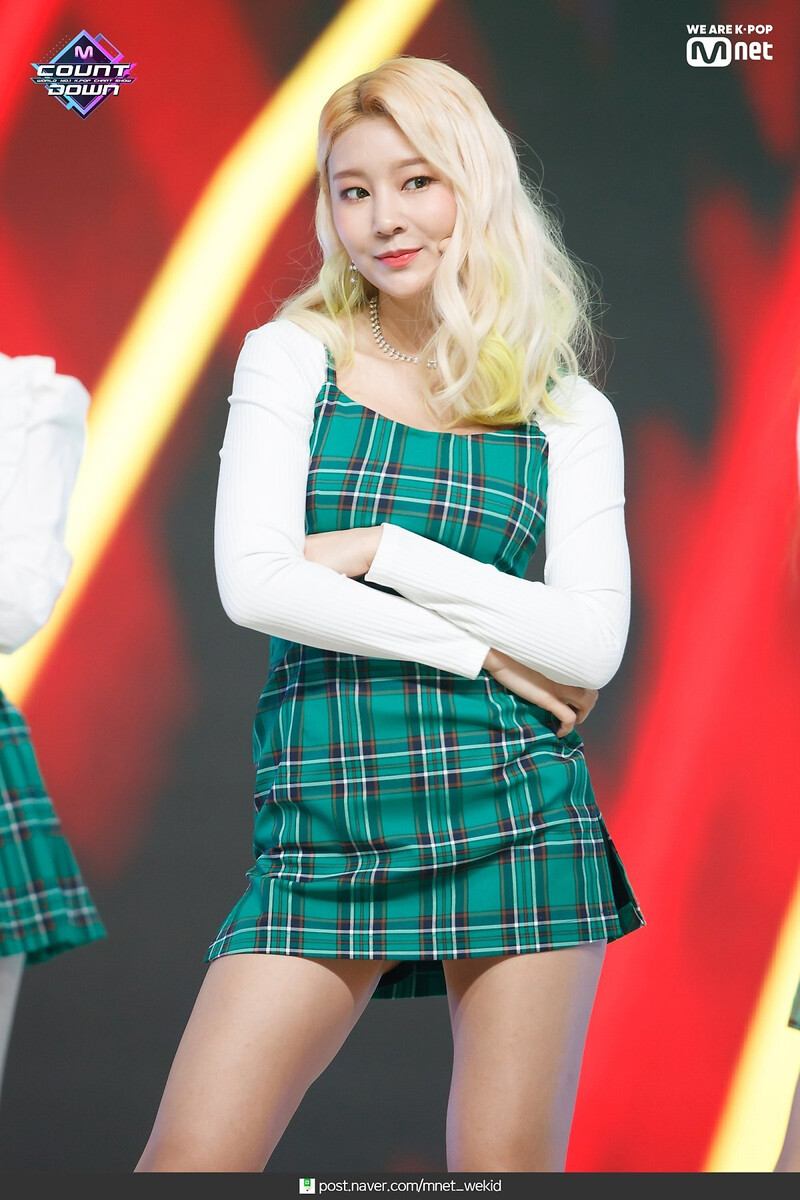 190418 MOMOLAND - 'I'm So Hot' at M COUNTDOWN documents 18