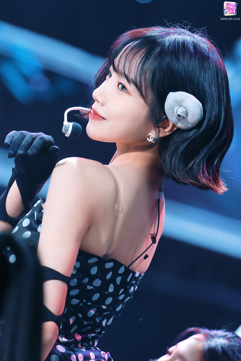 211017 Jo Yuri - 'GLASSY' at Inkigayo documents 5