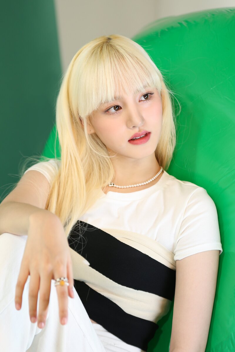 220219 Starship Naver Post - IVE Liz - Olive Young Photoshoot Behind documents 3
