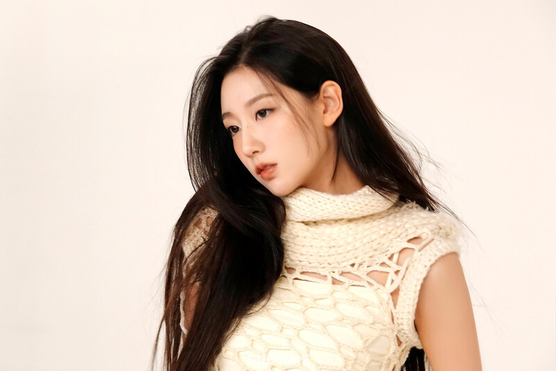 220331 Sublime Naver Post - Yein - Maps Magazine Photoshoot Behind documents 19