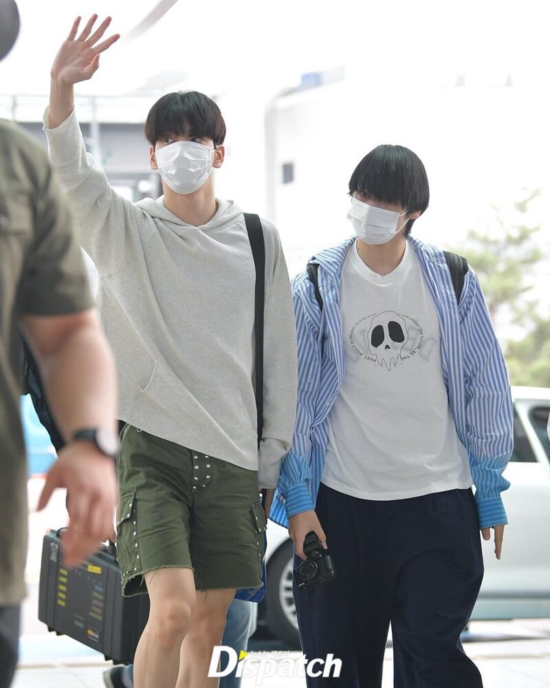 220706 TXT at Incheon International Airport documents 1