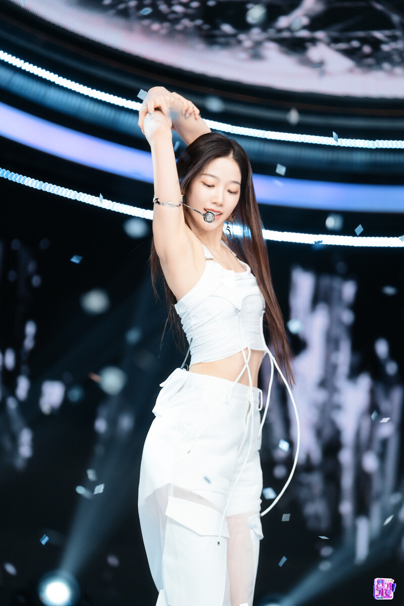 221120 LE SSERAFIM Kazuha - ‘Impurities’ at Inkigayo documents 6