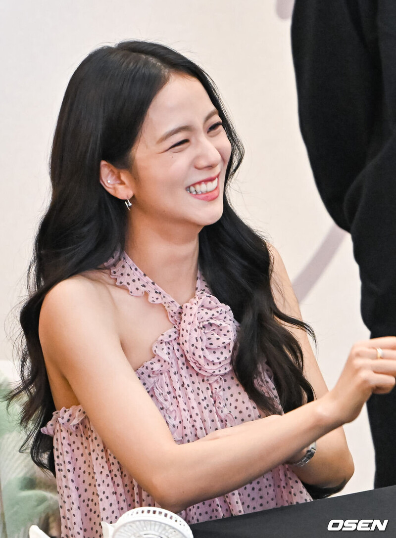 230401 JISOO- 'ME' Fan Meeting Event in Seoul documents 8