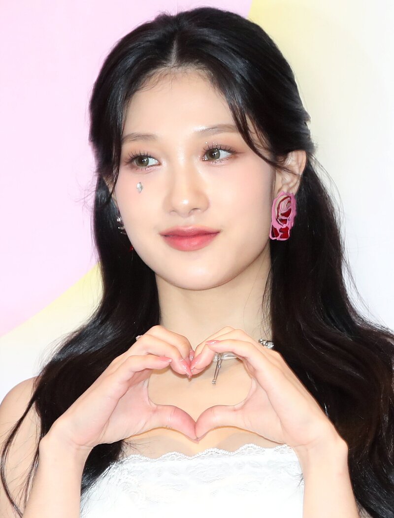 230810 fromis_9 Seoyeon at 2023 K Global Heart Dream Awards documents 1