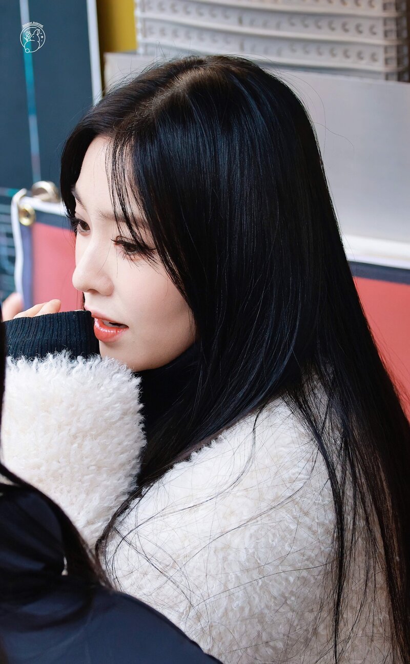 231117 Red Velvet Irene - Music Bank Commute documents 6