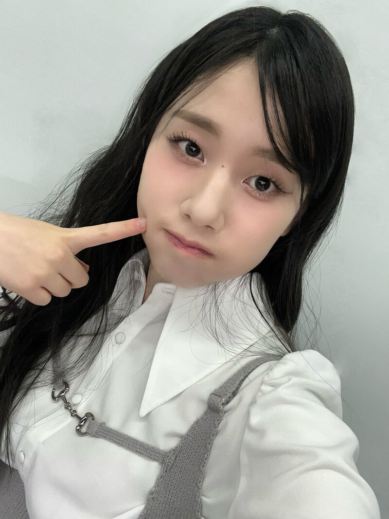 240105 ME:I Twitter Update - Ayane documents 1