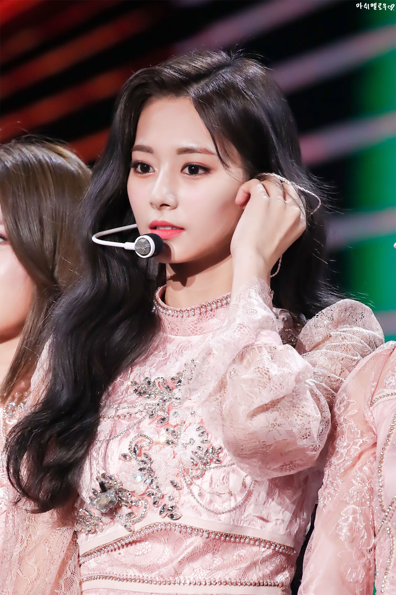 200104 TWICE Tzuyu - 34th Golden Disc Awards Day 1 | kpopping