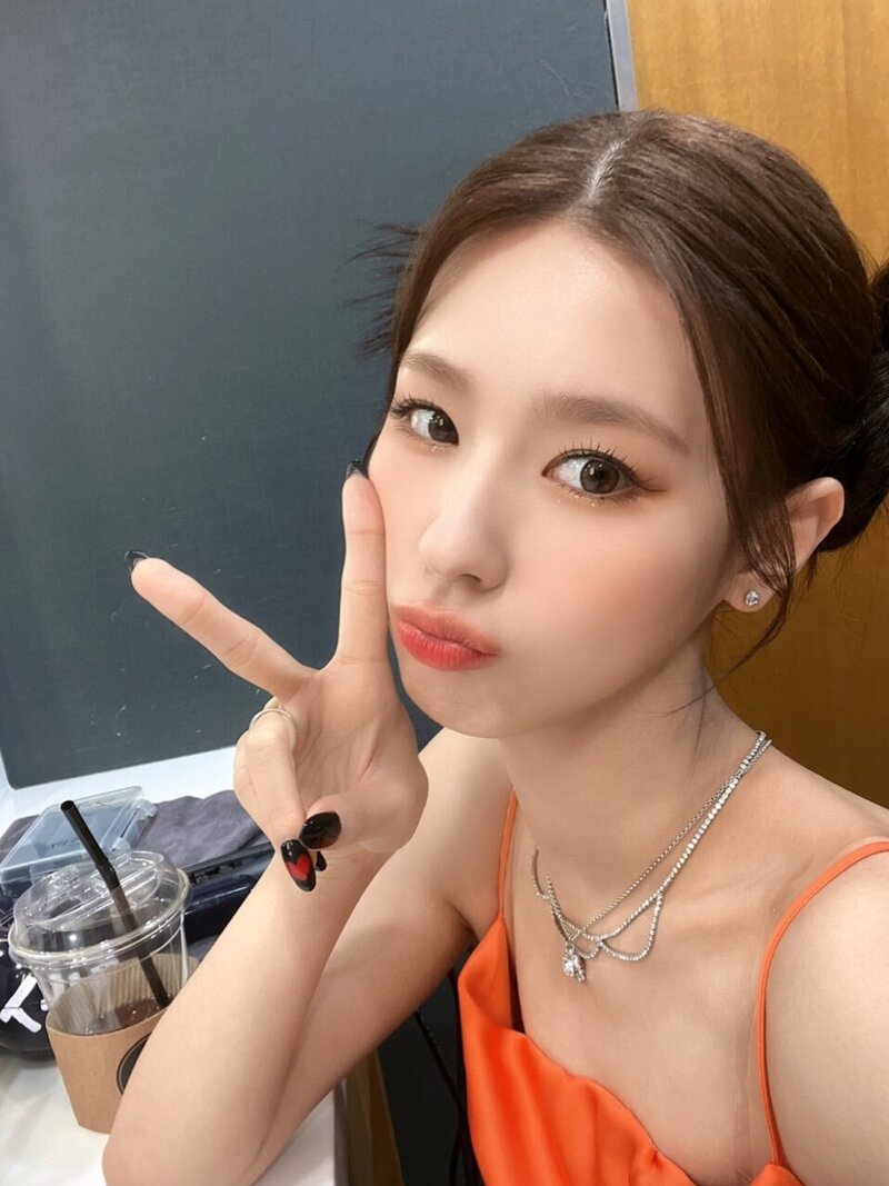 220210 (G)I-DLE Miyeon SNS Update documents 8