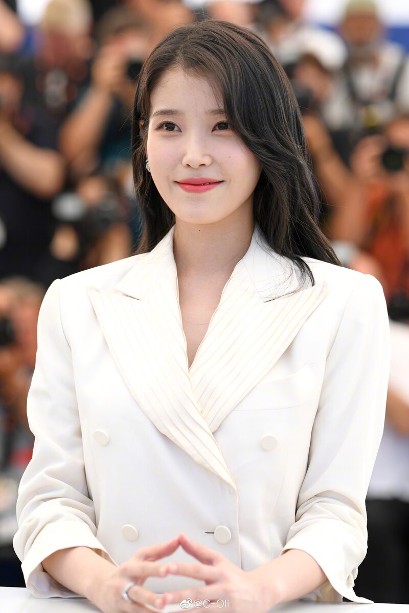220527 IU - 'THE BROKER' Photocall Event at 75th CANNES Film Festival documents 17