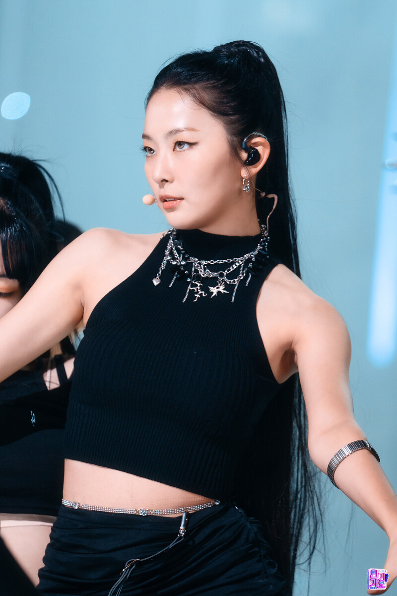 221016 Red Velvet Seulgi - ‘28 Reasons’ at Inkigayo documents 6