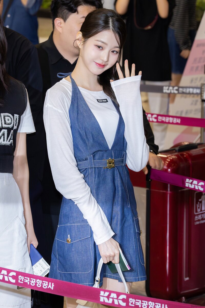 230526 IVE Wonyoung -  GMP Airport documents 29