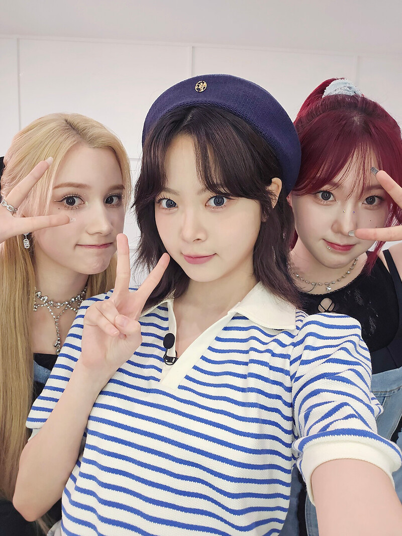 240620 - EUNCHAE Diary Twitter Update with CHAEHYUN n HUENING BAHIYYIH documents 2