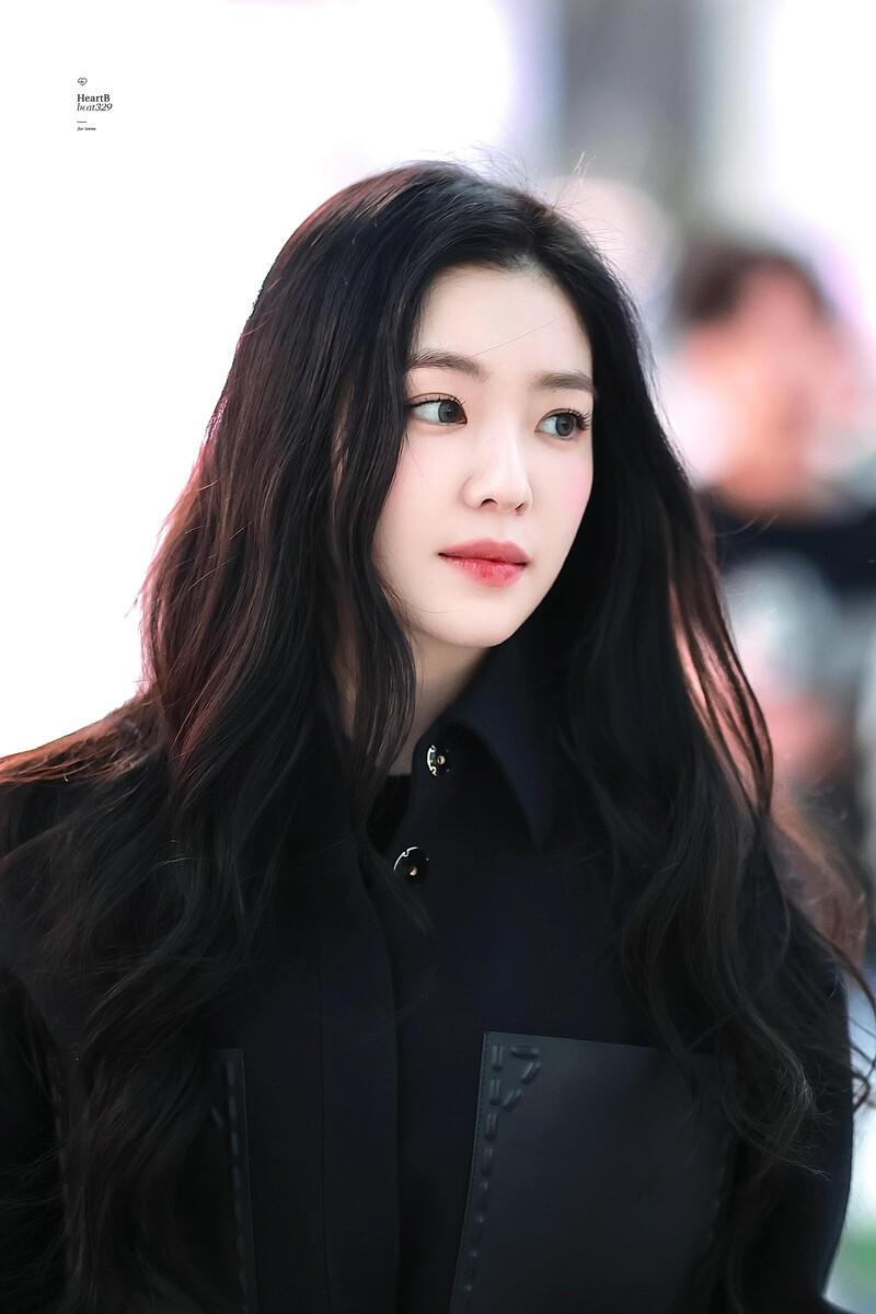 241227 Red Velvet Irene at Incheon Airport documents 9