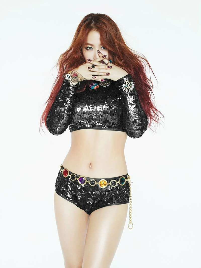 SISTAR_Soyou_Shake_It_concept_photo_(1).jpg