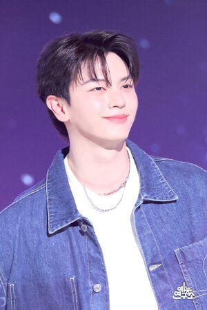 240517 - Show Music Core- Sungjae Be Somebody Behind Photos