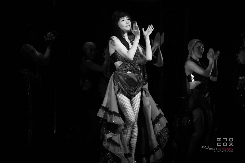 111221 Girls' Generation Tiffany at FAME! Musical First Show documents 10