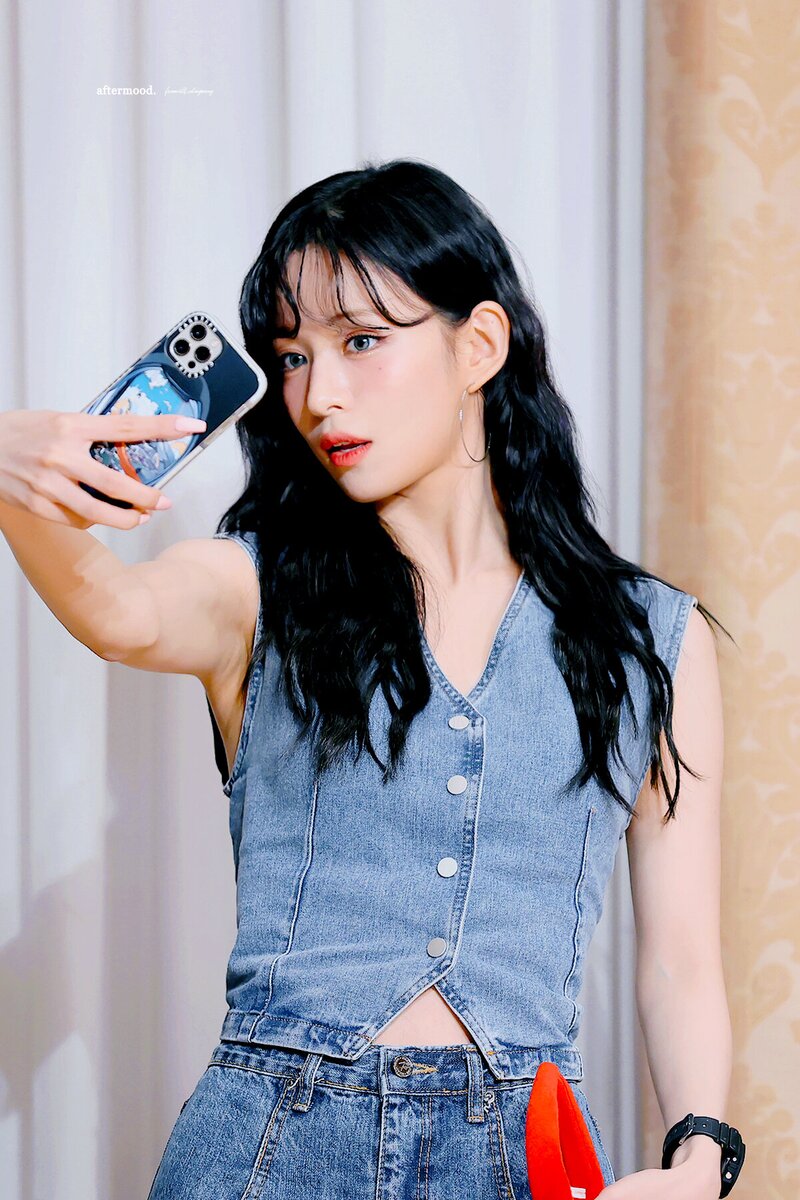 220724 fromis_9 Chaeyoung documents 18