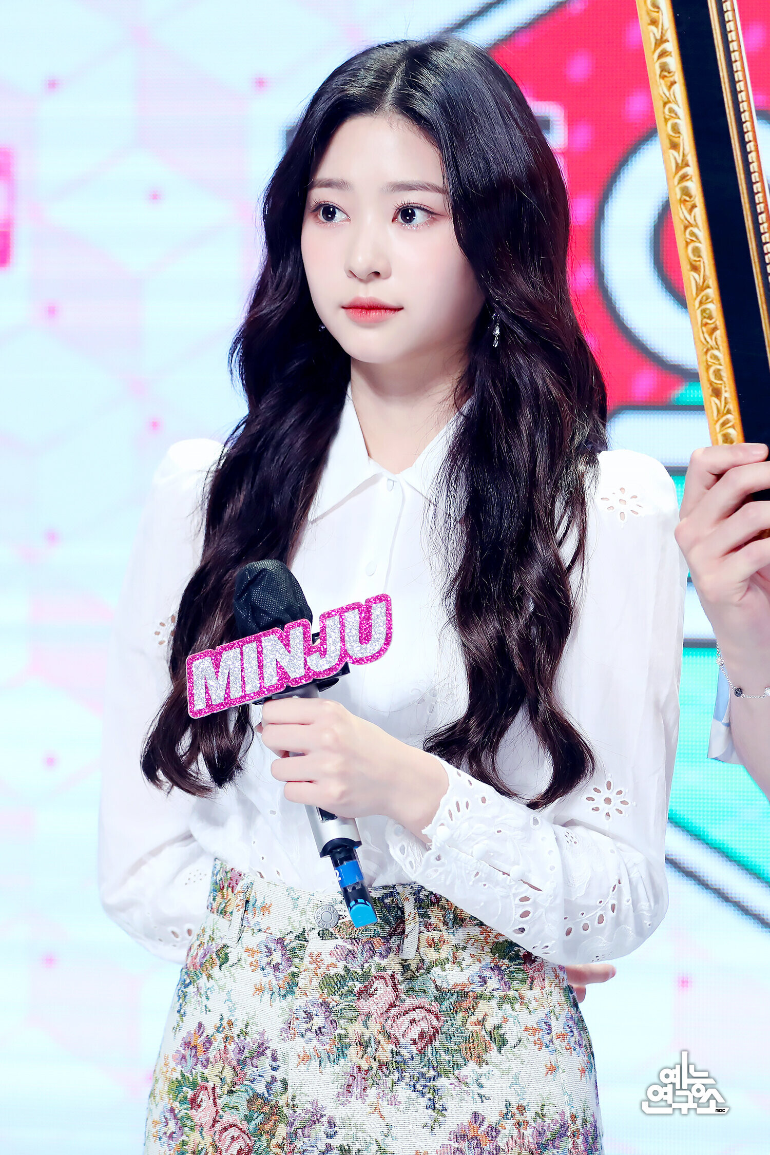 210424 Music Core MC s Minju Chani Cha Eunwoo kpopping