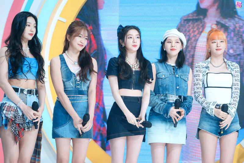 210822 Red Velvet - 'Queendom' at Inkigayo documents 1