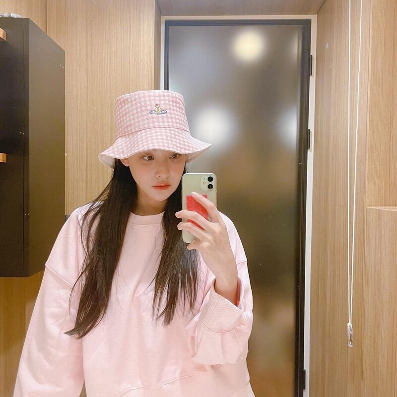 220522 Oh Yeon-seo Instagram Update documents 1