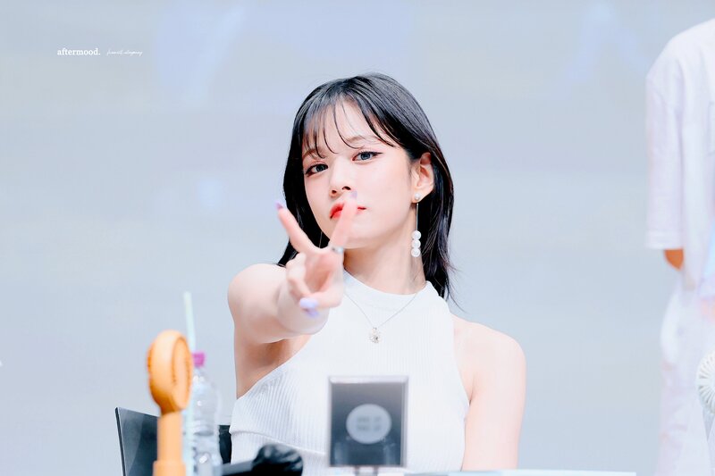 220713 fromis_9 Chaeyoung documents 10
