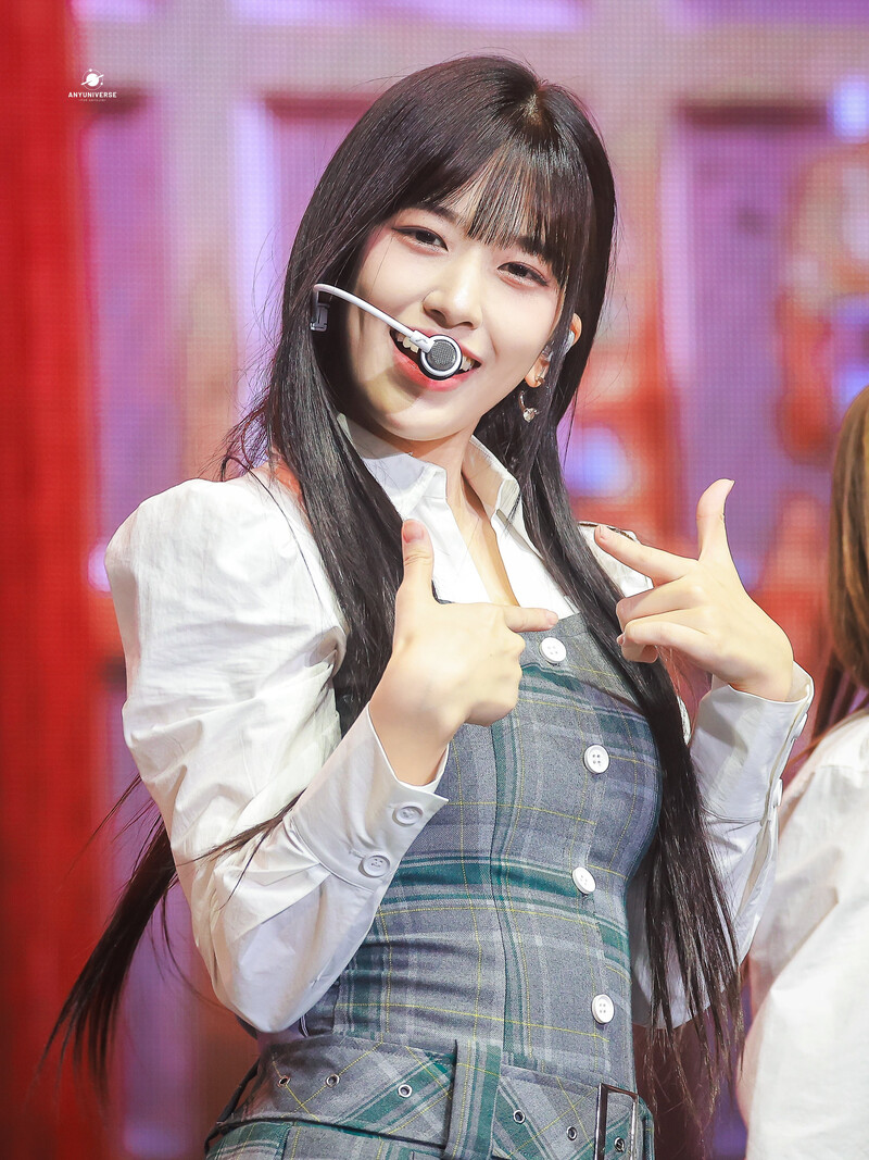 230212 IVE Yujin - The First Fan Concert 'The Prom Queens' Day 2 documents 9