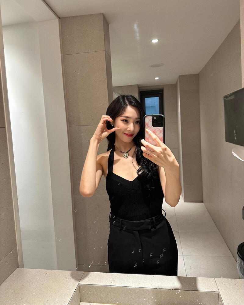 230527 Tiffany Young Instagram Update | kpopping