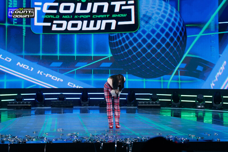 220127 Whee In - 'Make Me Happy' at M COUNTDOWN documents 16