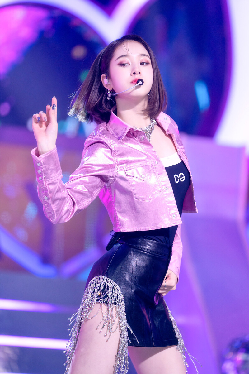 220227 STAYC J at Inkigayo documents 10