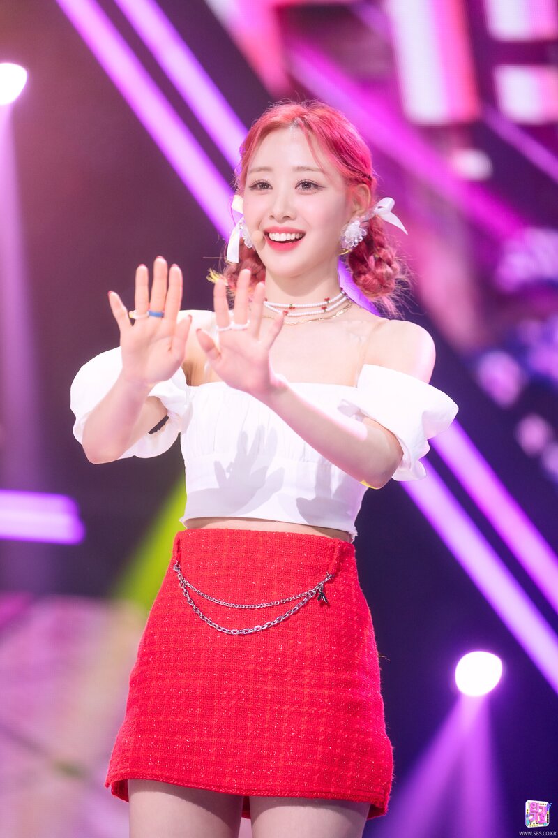 220626 LOONA Yves - 'Flip That' at Inkigayo documents 2