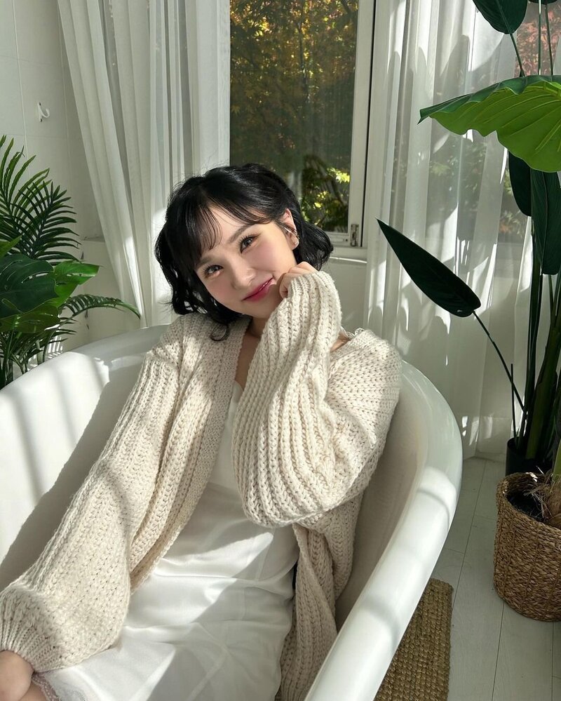 221206 VIVIZ Eunha Instagram Update documents 5
