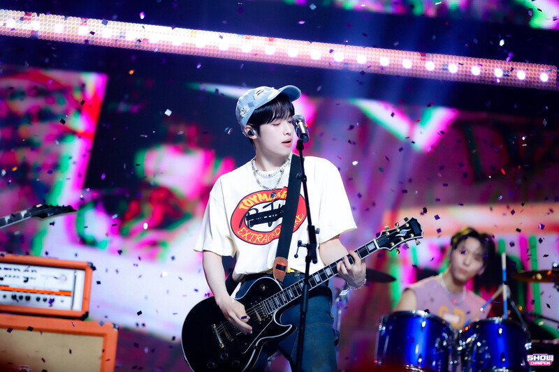 230503 MBC Show Champion - Xdinary Heroes Gaon documents 4