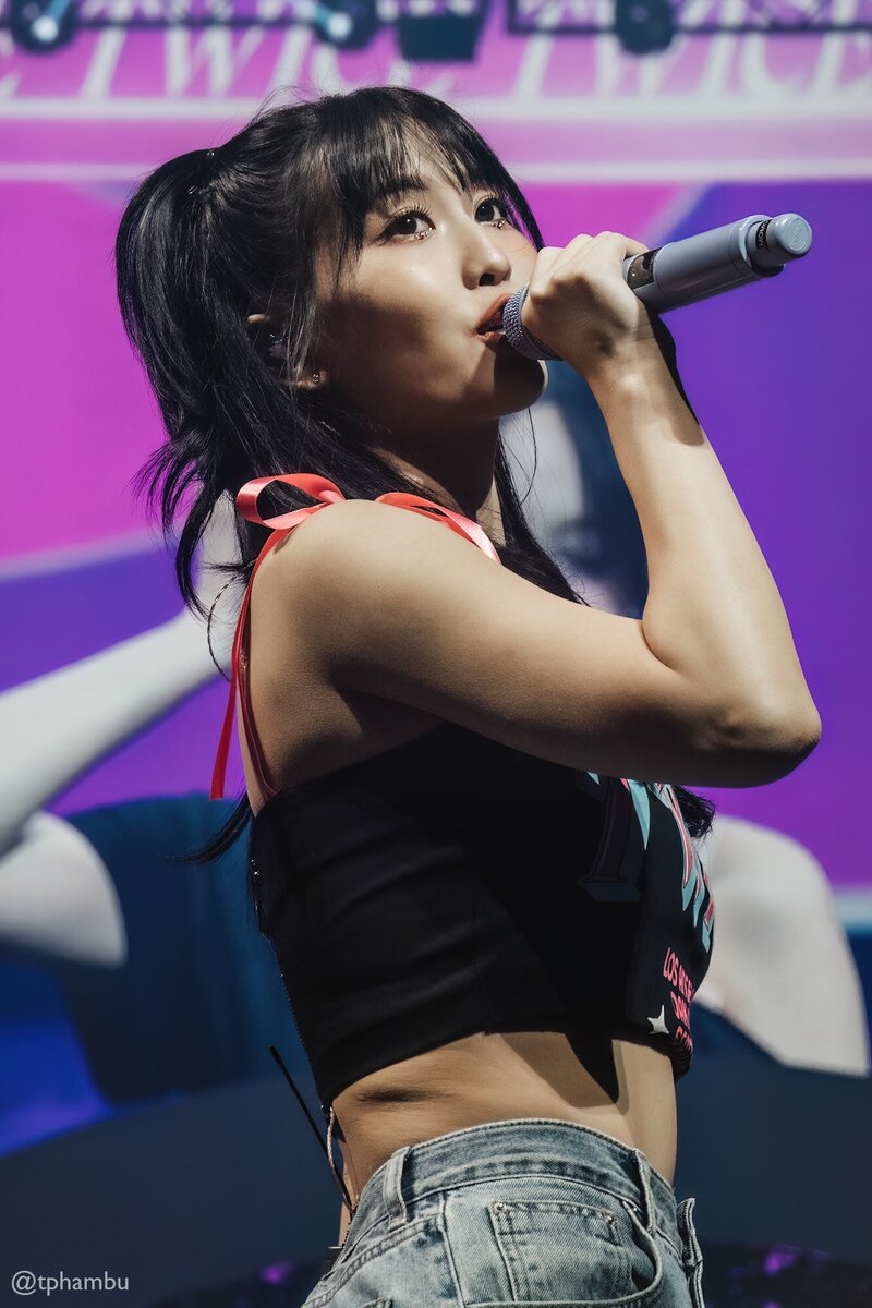 230612 TWICE Momo READY TO BE : 5TH WORLD TOUR at Oakland Arena documents 2