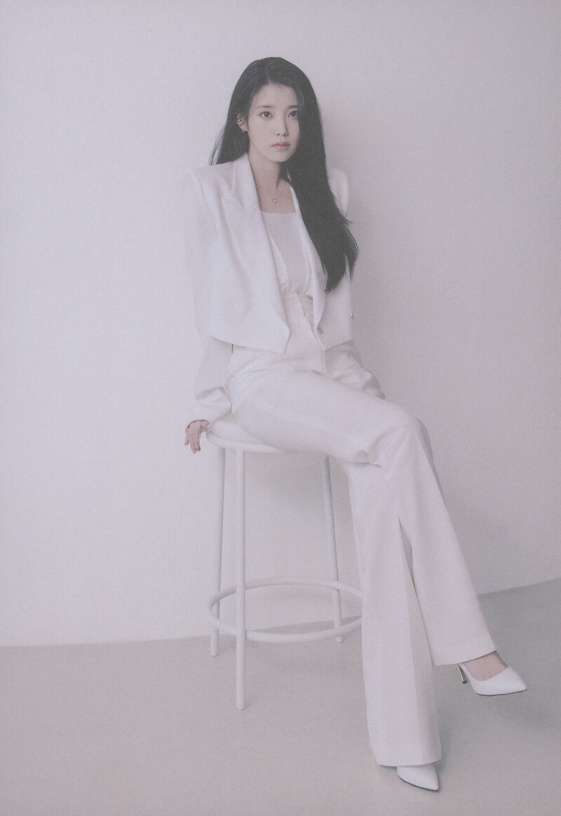 IU 2023 Season's Greetings (Scans) documents 3