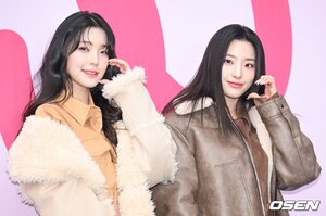 240203 fromis_9 Saerom and Jiheon - 2024 Fall/Winter (F/W) Seoul Fashion Week