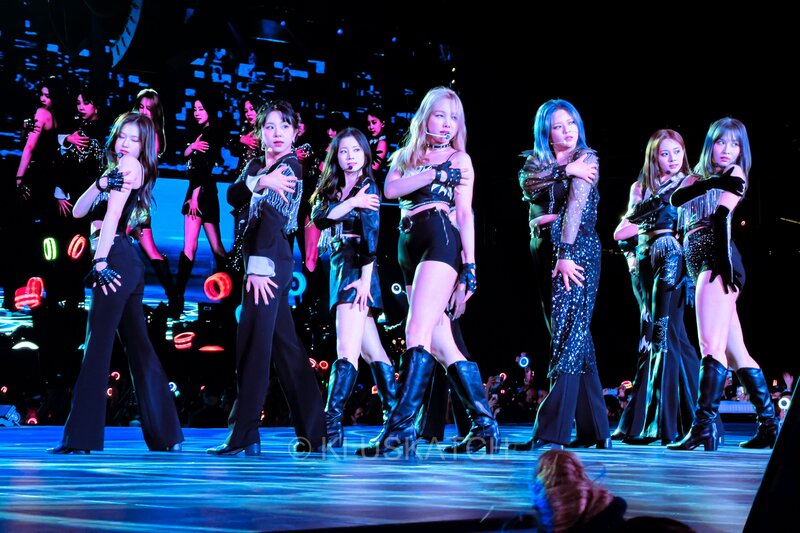 220514 TWICE - 4th World Tour ‘Ⅲ’ Encore in Los Angeles Day 1 documents 1