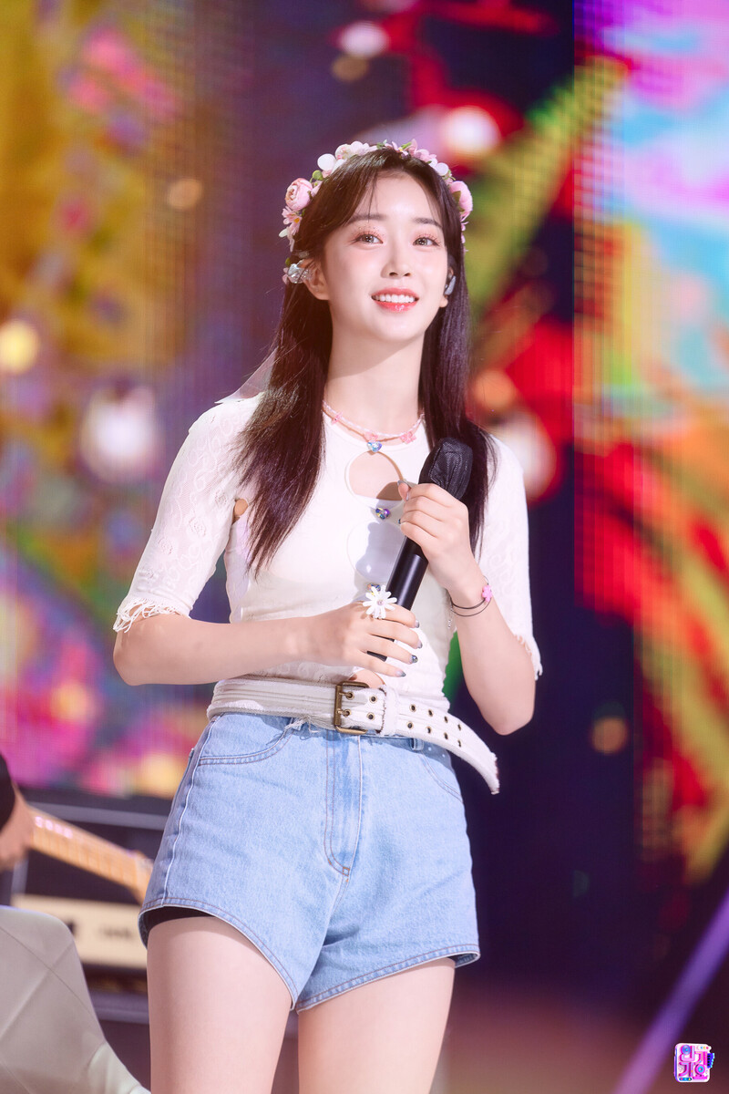 220807 STAYC Sumin 'BEAUTIFUL MONSTER' at Inkigayo documents 14