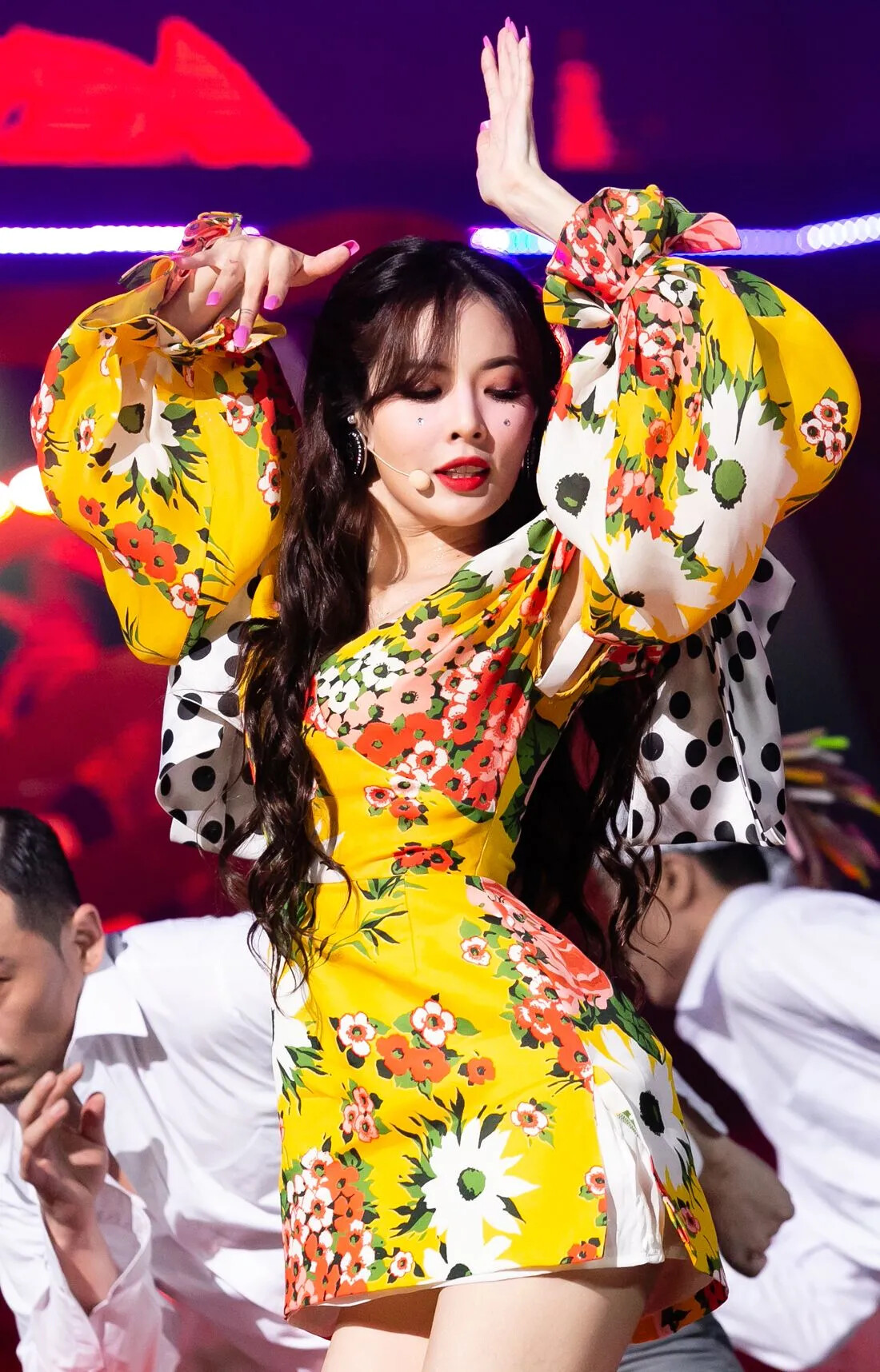 191110 HyunA - Flower Shower at Inkigayo | kpopping