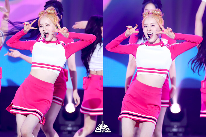 211002 STAYC at Music Core documents 7