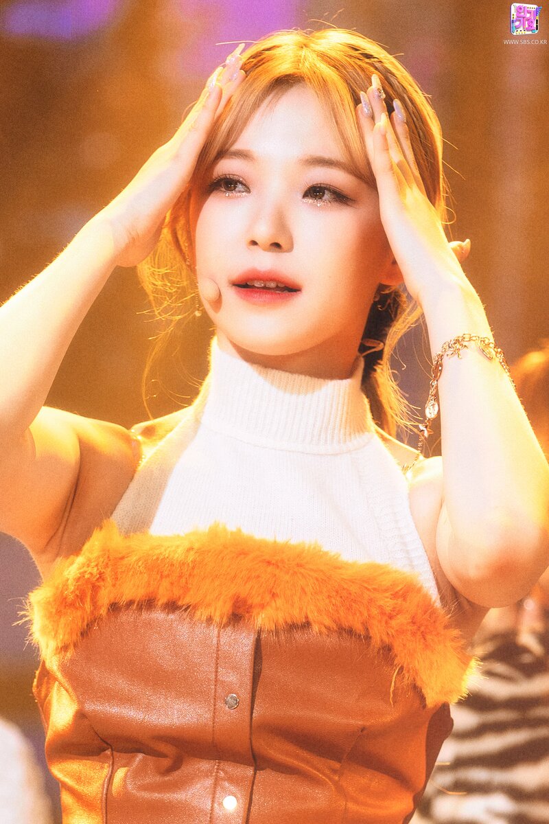 220130 fromis_9 Jiheon - 'DM' at Inkigayo documents 6