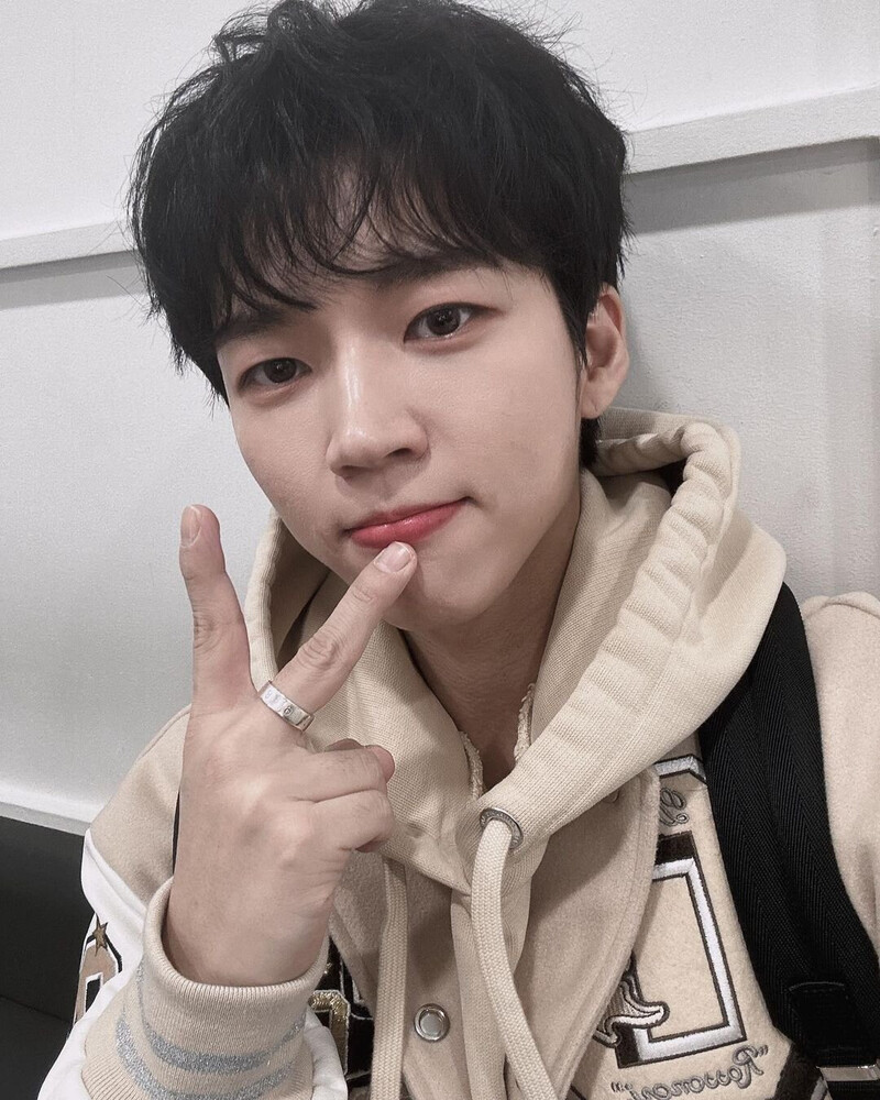 231291 - Woohyun Instagram Update documents 1