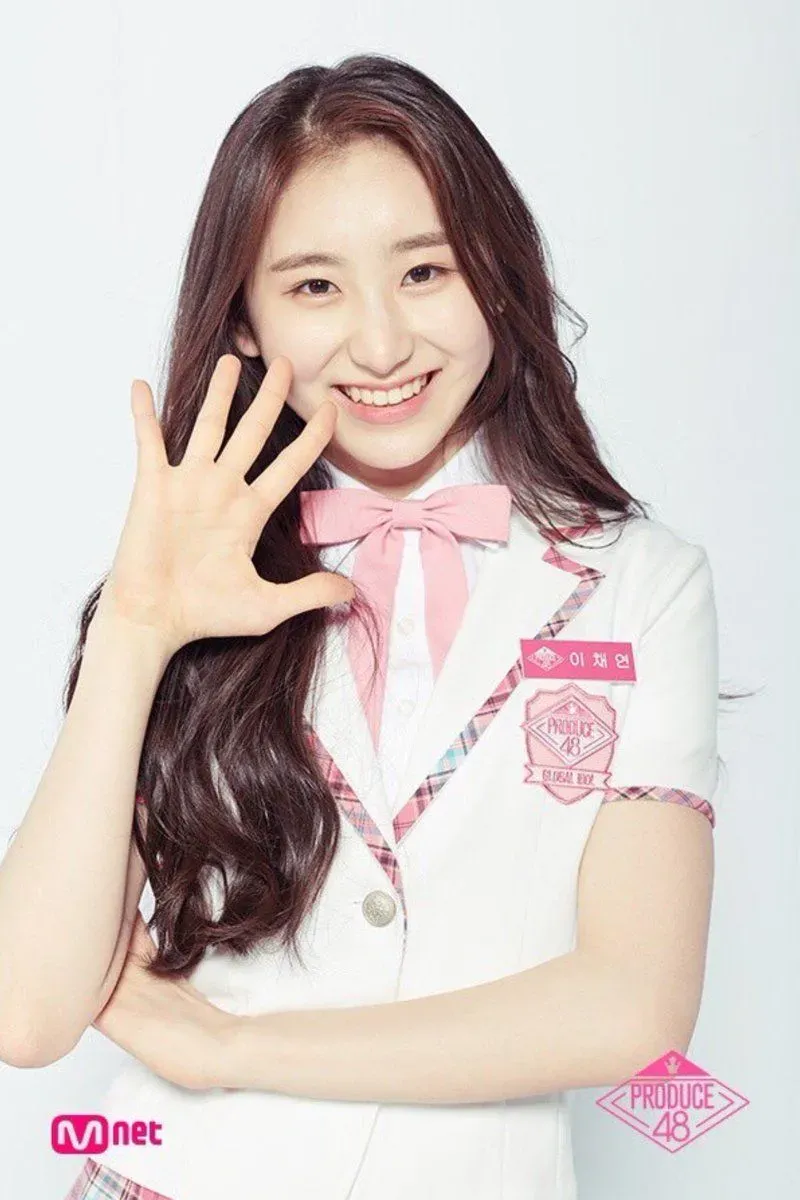 Lee_Chaeyeon_Produce_48_promotional_photo_2.jpg