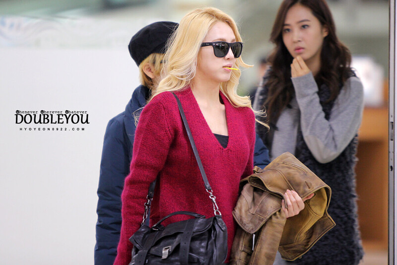 121109 Girls' Generation Hyoyeon at Gimpo & Incheon Airports | kpopping