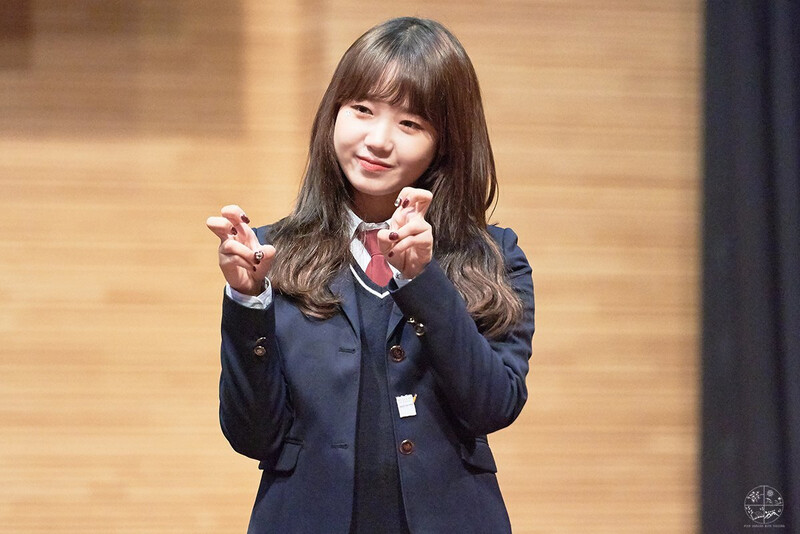 180519 Weki Meki Yoojung at 'Lucky' Gangbyeon Fansign documents 1