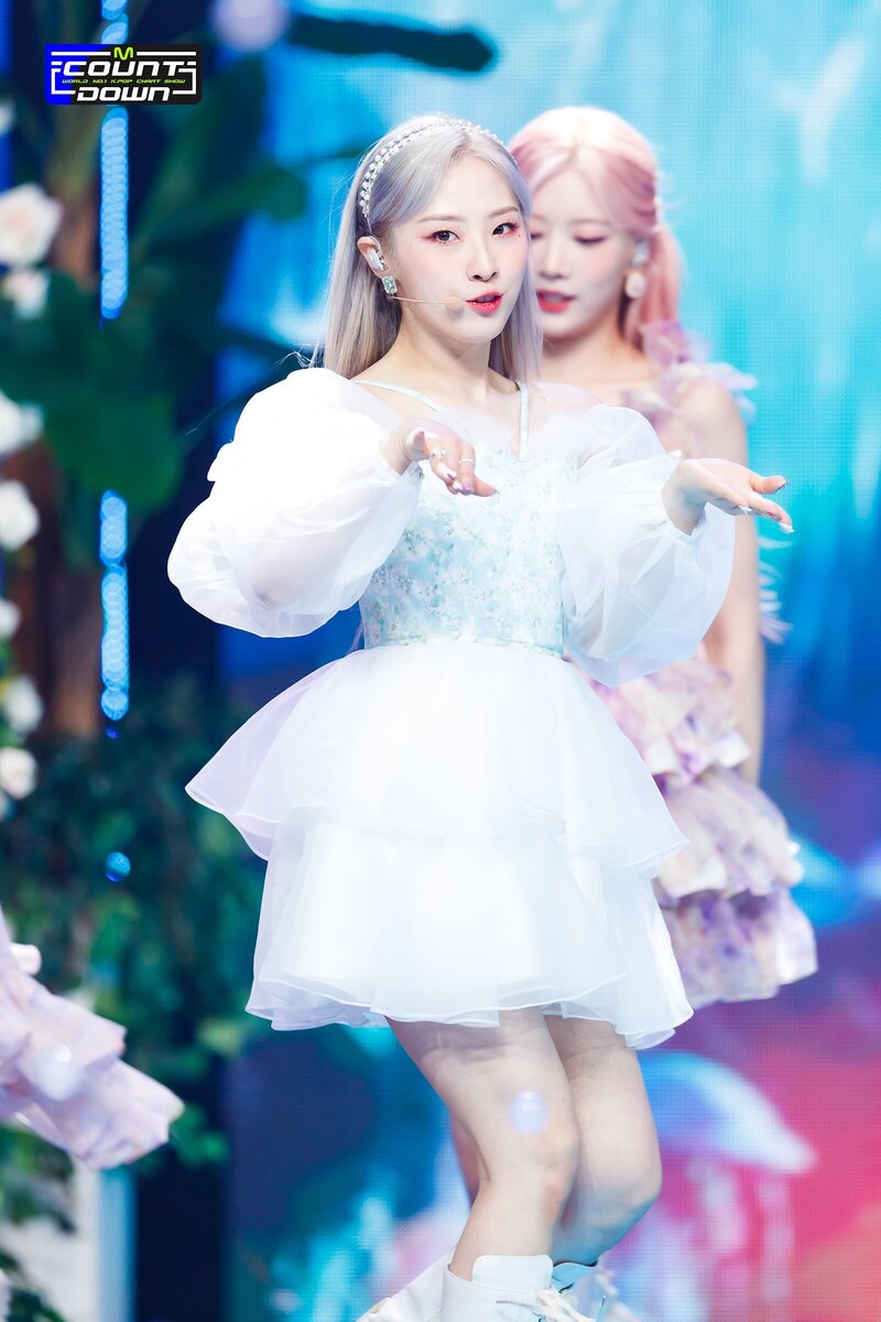 220623 LOONA - 'Flip That' at M Countdown documents 14