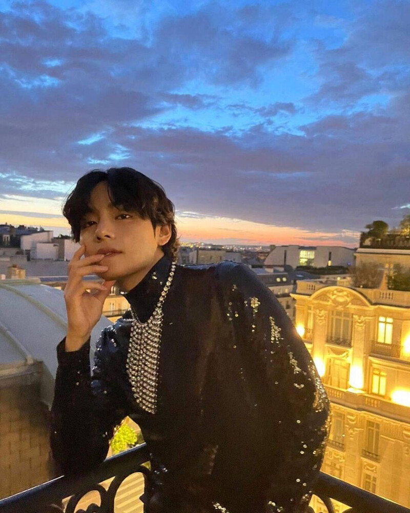 220627 BTS V Instagram Update documents 2