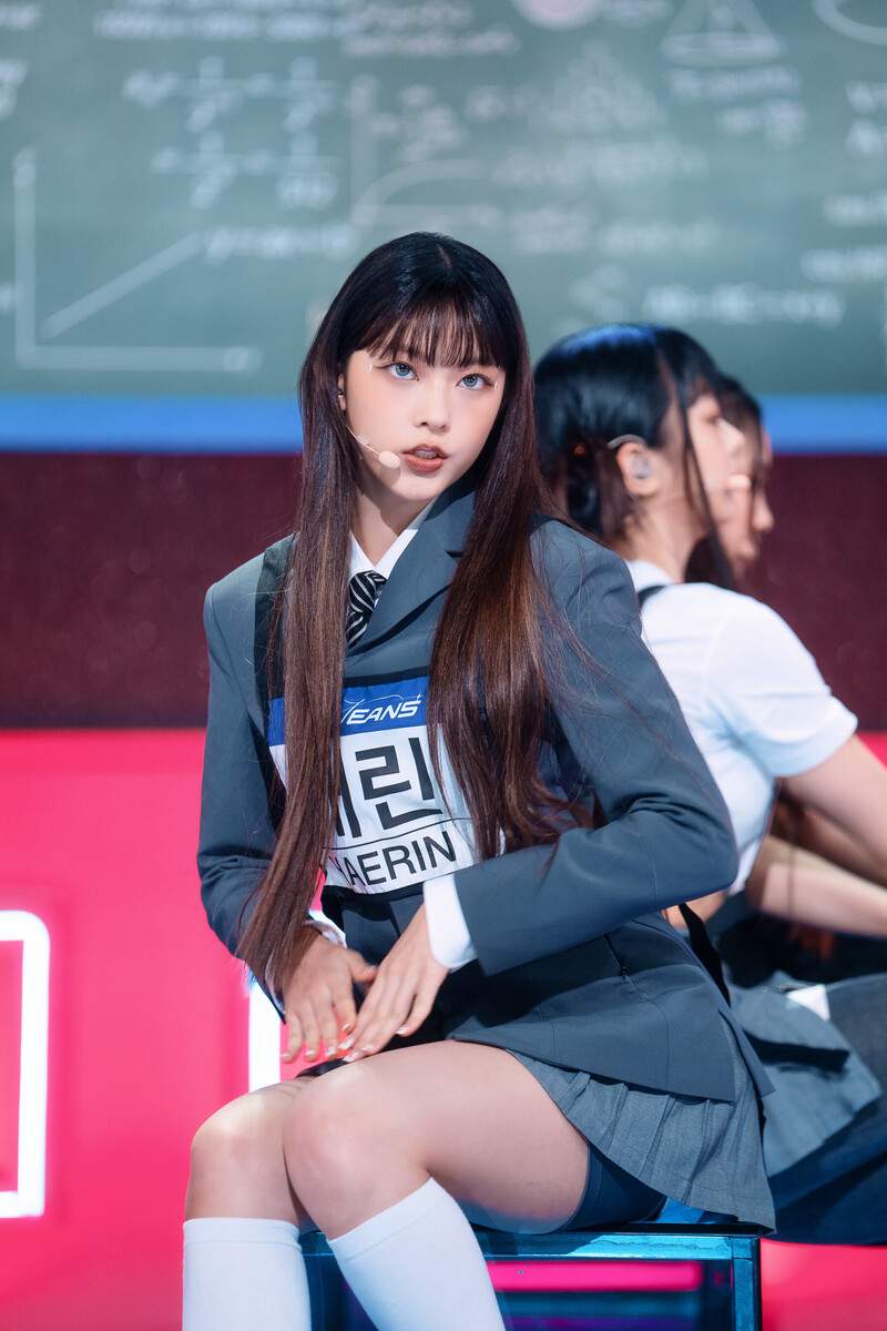 220807 NewJeans Haerin 'Cookie' at Inkigayo documents 9