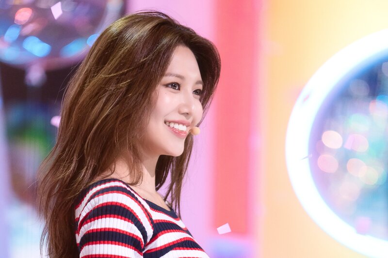 Girls' Generation Sooyoung - 'FOREVER 1' at Inkigayo documents 25